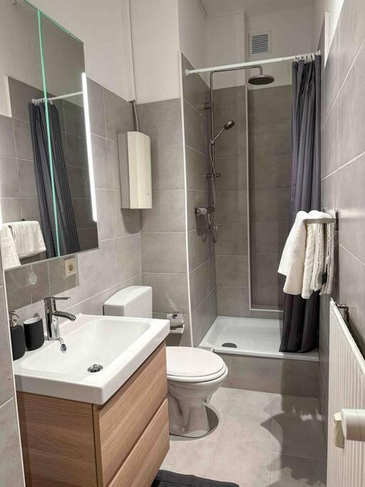 Modern City Apt. -With 2 Tv, Netflix And Work Desk Essen Luaran gambar