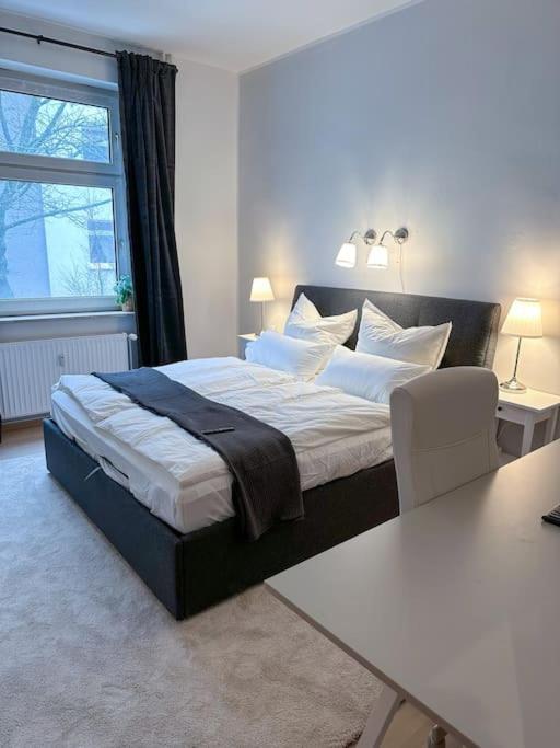 Modern City Apt. -With 2 Tv, Netflix And Work Desk Essen Luaran gambar